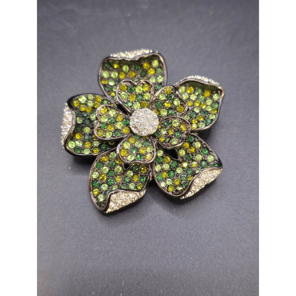 VINTAGE KENNETH LANE GREEN CRYSTAL RHINESTONE BLACK TONE FLOWER PIN BROOCH 2"